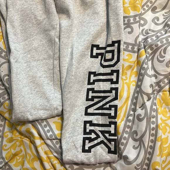 Victoria’s Secret PINK grey joggers sweatpants. XS NWOT - Picture 2 of 4